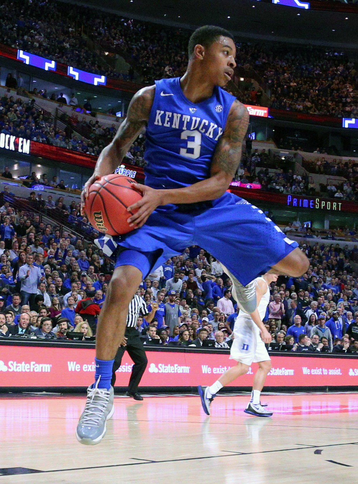 Nov 17, 2015; Chicago, IL, USA; Kentucky Wildcats guard Tyler Ulis (3) grabs a rebound during the first half against the Duke Blue Devils at the United Center. Mandatory Credit: Dennis Wierzbicki-USA TODAY Sports
