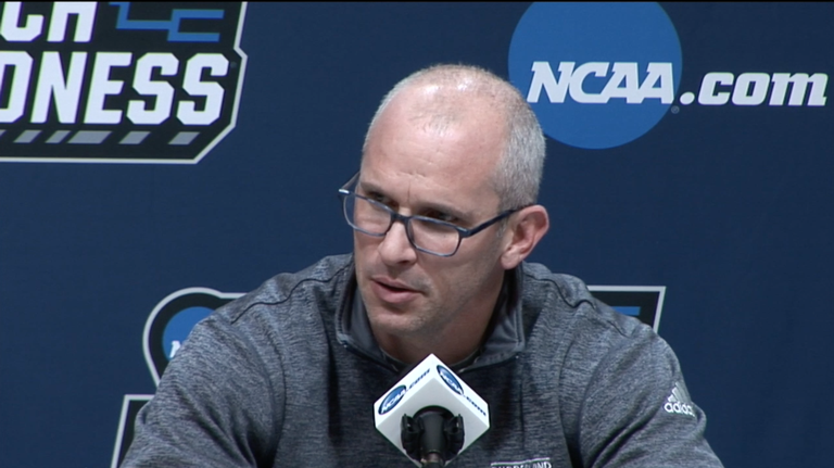 For UConn's Dan Hurley, coaching switch also means apparel change ...