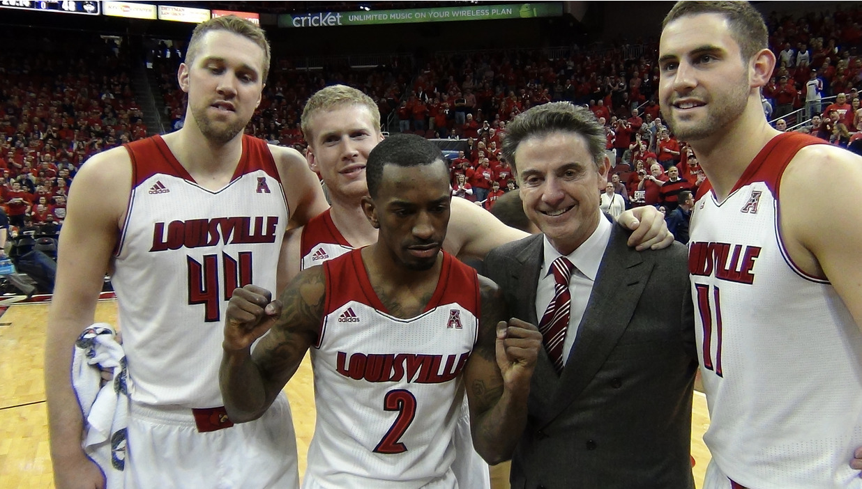 Louisville star Russ Smith celebrated with jersey retirement