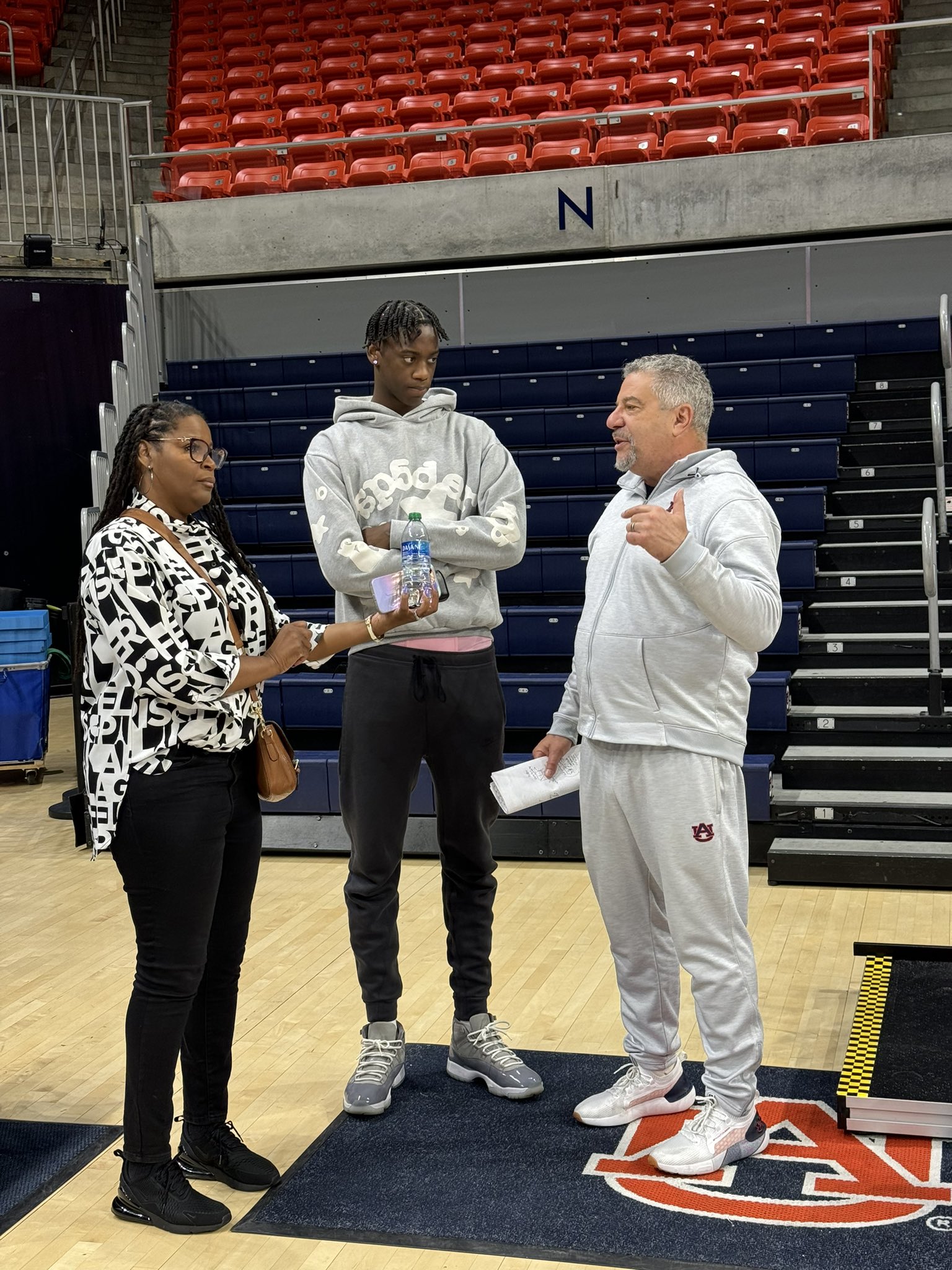 A.J. Dybantsa, No. 1 in 2025, arrives at Auburn for visit, speaks with Charles Barkley